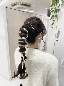 エレノア 梅田 大阪駅前第4ビル店(Eleanor) ポニーテール　編みおろし