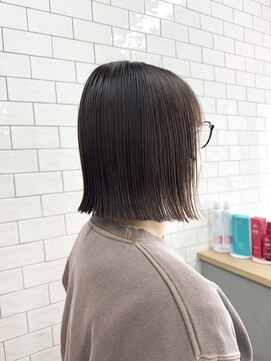 ループウエスト(LOOP WEST) 透明感のある暗髪とパツッとボブ