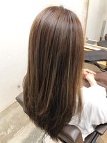 ファム 札幌大通(fam)&nbsp;小顔ワンホンレイヤー×白髪ぼかしハイライト/春の大人美人ヘア