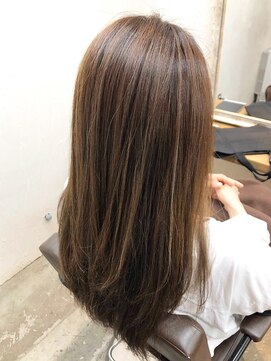 ファム 札幌大通(fam) 小顔ワンホンレイヤー×白髪ぼかしハイライト/春の大人美人ヘア