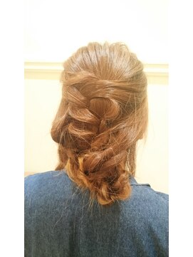 ロアール 大垣店(LOAOL) みつあみアップ