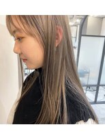 ローウェ 名駅(Louwe)&nbsp;切りっぱなし小顔ロングカーキベージュカラー[名駅/名古屋駅前]