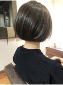 大人柔らかグレージュ前下がりボブ