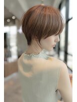 メゾンバイハバナ(maison by HAVANA)&nbsp;大人かわいいフェザーバングインナーカラーマッシュショートボブ