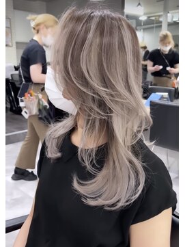 レディアル 大宮(REDEAL ope.) バレイヤージュ　ハイライト　レイヤーカット　ワンホンヘア