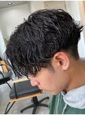 波巻きパーマセンターパートツイストスパイラルパーマ刈り上げ