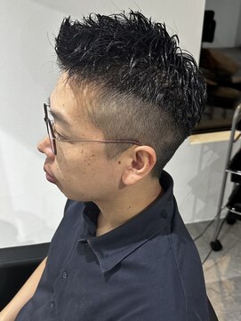 ヒュイル バイ ニアウ(Hwyl by Niau) メンズマッシュパーマニュアンスパーマスパイラルパーマ刈り上げ