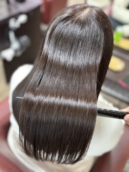 特別なサロンケアも、お家でできる日々のホームケアも。充実のトリートメントは当店にお任せください◎