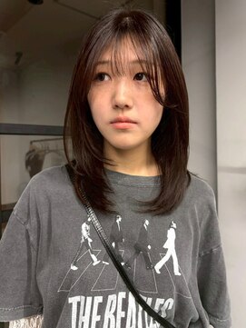 レイヤーカット ミディアムレイヤー 黒髪 顔周りカット 20代