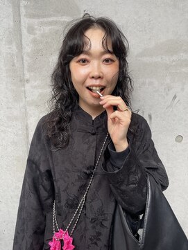 リル(Lilu) Lilu2026.7 黒髪ロングパーマ 丸田美花