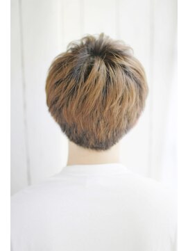 シュシュット(chouchoute) 吉祥寺ビジネスフェザーマッシュワイルドアップバングテクノ/003