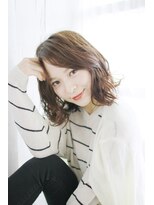 リゾートサロンM 新宿東口(Resortsalon M by valore) Resortsalon M【新宿東口店】センターパートのフェミニンカール