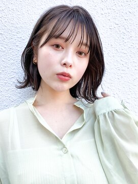 ミィ 浦和(mee) 【mee.】ユウ　斜めバング　シルキーベージュ　グレージュカラー