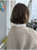 パッツりボブにゆるふわパーマ
