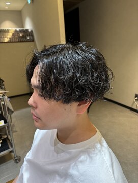 インアンドヤング(in&yang) 波巻きパーマ/センターパート/