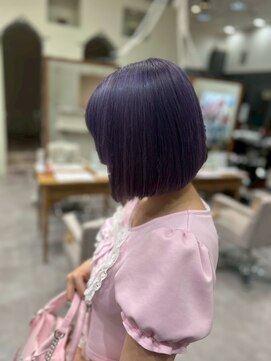ヘアーワークス ボナ(HAIR WORKS bona.) さりげない色気を引き出す深みパープル/ナチュラルボブ
