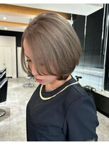 エイチ(H) xブリーチ/イメチェン/ホワイトブロンド/外ハネボブ/美髪/