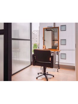 全席半個室で回りの目が気にならない空間♪完全マンツーマン施術で、あなただけのサロンタイムを…。