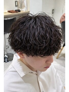 アイトーキョープラスシー 横浜(AI TOKYO+Sea) 横浜/高島町/フェザーパーマ/毛流れパーマ/センターパート