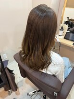 カミエ(kamie)&nbsp;ツヤ感が引き立つブラウンミディアム×大人っぽいレイヤーカット