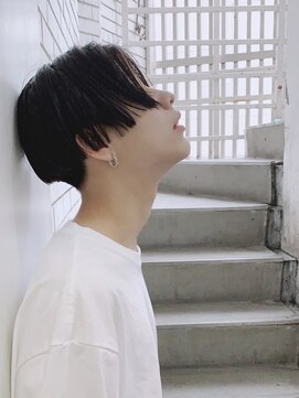 シン(syn) ナチュラルウェット前下がりセンターパート韓国マッシュ