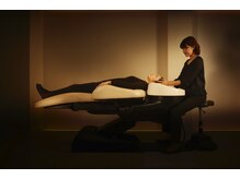 最新・最高級ブランドの贅沢にくつろげるシャンプーチェア完備！