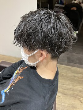 エヌプラス(N+) 波巻きツイストスパイラル刈り上げセンターパートサーフカール