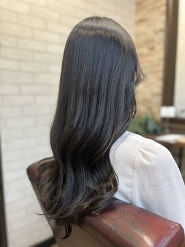 アトリエナガノ(atelier nagano) ニュアンスカラー/センターパート/ツヤ髪スタイル/ブルージュ