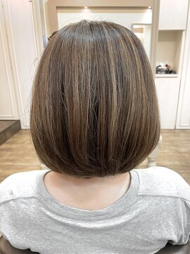 アルターリール(aL ter Rire) レイヤーボブ×コントラストカラー/中村郁未