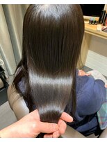 カミケンガレリア(kamiken. galleria) 潤い美髪ストレート透明感ツヤ上品ロング【カミケンガレリア】
