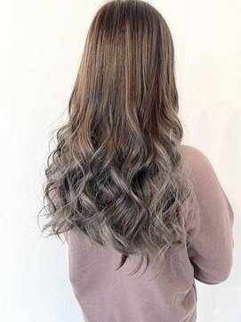 トゥルークリエイション 新越谷(True Creation) グレーグラデージュ