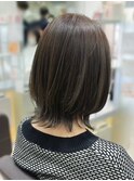 顔周りレイヤーカットくびれヘアミルクティーベージュカラー