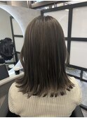 オリーブグレージュ