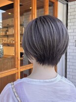 ノエル(noele)&nbsp;イメチェンヘアスタイル　ショート×グレーアッシュ