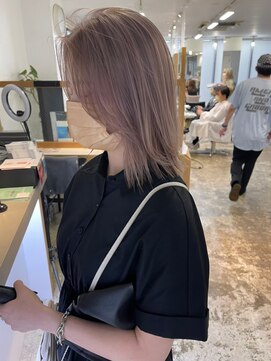 リムレスバイサンク 万代 新潟駅(LIMLESS by cinq) 韓国ミルクティーベージュダブルカラーグレージュレイヤーカット