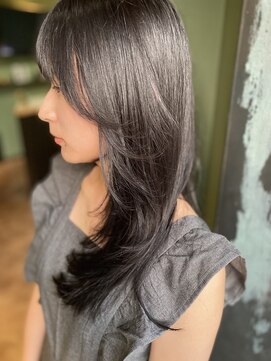 ミスグランディーヴィラス(Miss Grandee VILLAS) 顔まわりレイヤー透明感ツヤ感ダークグレー