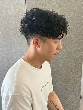 ニアウ 新宿(Niau) MEN’S/リバースセンターパート/ニュアンスパーマ/新宿