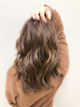 オアシス ガーデン 上野店(Oasis GaRDEN) 大きめのカールで大人可愛いブラウンカラー