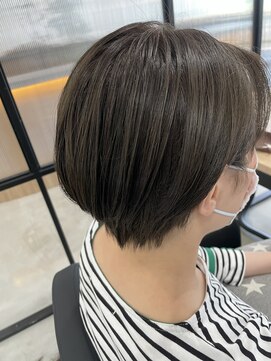 フープヘアー(HOOP.HAIR) ぱつっとショート×オリーブアッシュ