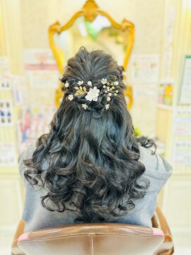 美容室 ティンカーベル ハーフアップ