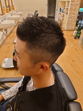 コダマ 茗荷谷店(KODAMA) スキンフェード/アップバング/コンマヘア/眉カット/束感<理容室>