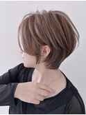 ツヤ系ショート&くびれスタイル