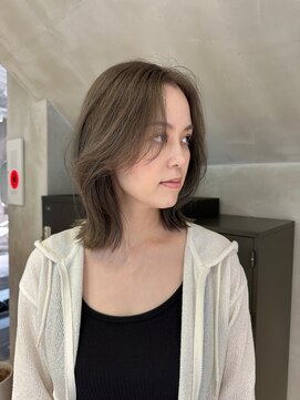 ニキータ(Nikiita) 〈暗髪からグレージュ〉