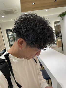 ステアケース 武蔵小杉店(stair:case) 武蔵小杉発の波巻きパーマでカッコいい4.50代に。