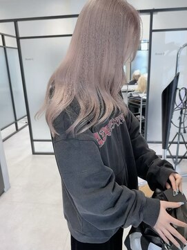 ベガ 福岡天神(VEGA) ロング　ケアブリーチ　ミルクティーベージュ　顔まわり　10代