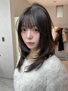 天神美容室 ミディアムレイヤーカットハッシュカットグレージュ