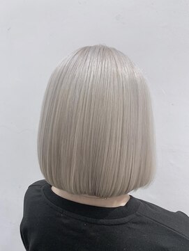 ココ 本八幡(KOKO) 黒髪クラゲヘアーオリーブグレー小顔ココアベージュ丸型卵型ボブ