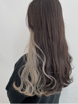 アライブ キチジョウジ(ALIVE Kichijoji) 韓国風インナーカラー×ホワイトシルバー/イヤリングカラー