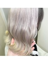 ビヨンドイー(beyond E)&nbsp;ホワイトフェイスフレーミングカラー