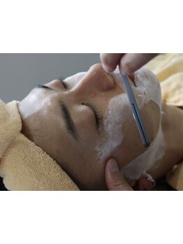 顔周りのシェービングで、第一印象をグッとUP！清潔感ある肌で、好印象に◎お顔のお手入れもお任せ！